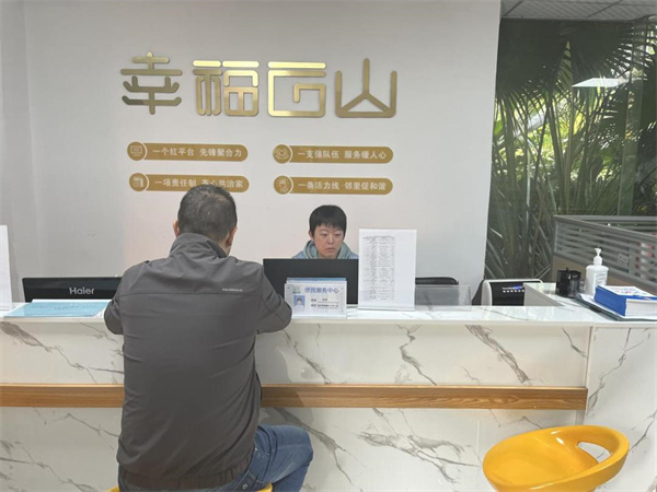 云岩区黔灵镇云山社区“帮代办”便民服务暖民心，手续代办解民忧